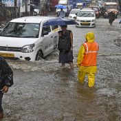 मुसळधार पावसामुळे नागरिकांना सतर्कतेचा इशारा