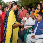 आत्मनिर्भर भारतात आदिवासी महिलांची महत्त्वाची भर