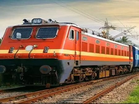 ओव्हरहेड वायर तुटल्याने रेल्वे वाहतुकीत मोठी अडचण
