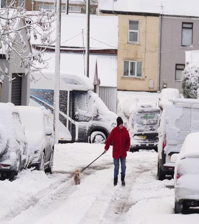 ब्रिटनला वादळाचा तडाखा – जनजीवन विस्कळीत