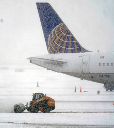 अमेरिकेतील हिमवादळाचा विमानसेवेला मोठा फटका – हजारो उड्डाणे रद्द