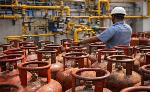 लग्नसराईतील जेवणावळीला गॅसचा फटका