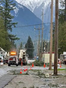 हवाईमध्ये कोना वादळाचा हाहाकार – पूरस्थितीमुळे आणीबाणी घोषित