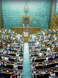 लोकसभेतील आठ विरोधी खासदारांचे निलंबन मागे  