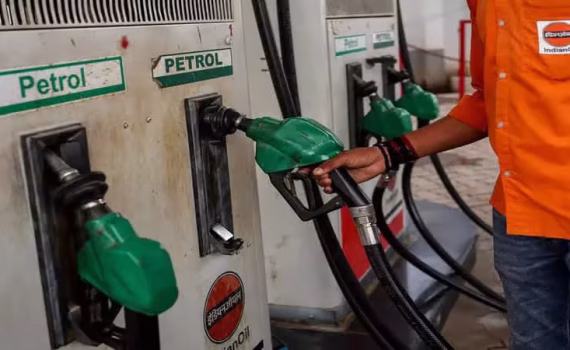 पेट्रोल पंपावर सुट्या इंधन विक्रीवर निर्बंध
