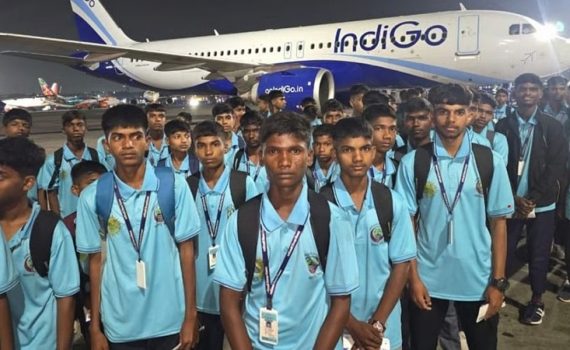 विमानप्रवासाची आदिवासी विद्यार्थ्यांना संधी