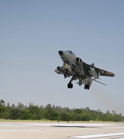 पूर्वांचल द्रुतगती मार्गावर लढाऊ विमानांचा सराव