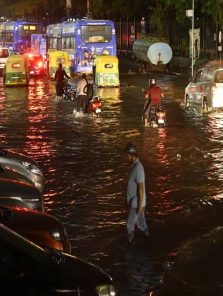 बंगळुरूमध्ये मुसळधार पाऊस – जनजीवन विस्कळीत