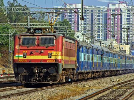 जळगाव – पुणे रेल्वे प्रवासाचा मार्ग मोकळा