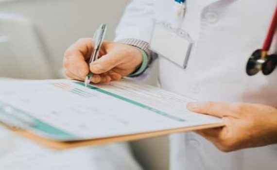 अनिश्चित वेळापत्रकामुळे निवासी डॉक्टर हतबल