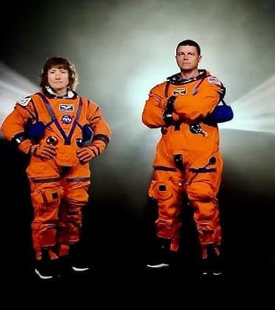 चंद्रप्रदक्षिणेनंतर अंतराळवीरांचे पृथ्वीवर यशस्वी आगमन