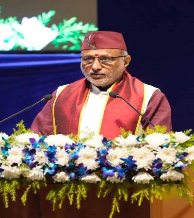 दीक्षांत समारंभात उपराष्ट्रपतींचे विद्यार्थ्यांना मार्गदर्शन