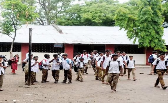 पुणे जिल्हा परिषदेच्या शाळेत दहावीपर्यंत वर्ग