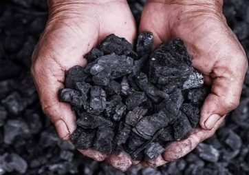 पृथ्वीच्या गर्भातील काळं सोनं