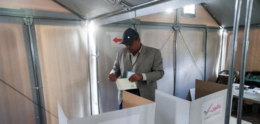 पॅलेस्टिनी नागरिकांनी बजावला मतदानाचा हक्क