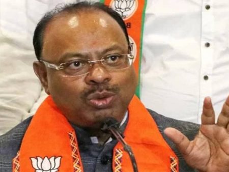 शेतकऱ्यांना भरपाई देण्याची महसूलमंत्र्यांची ग्वाही