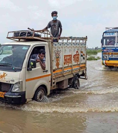 पश्चिम बंगालमध्ये पावसामुळे जनजीवन विस्कळीत