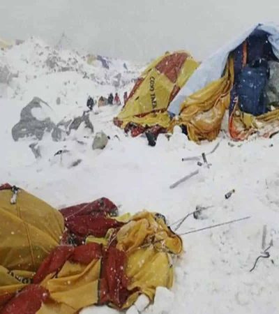 एव्हरेस्ट तळछावणीवर बर्फाचे प्रचंड वादळ