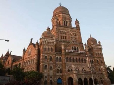 मुंबई महानगरपालिकेच्या शालेय साहित्याला विलंब