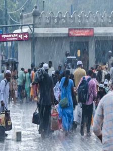 बंगळुरूत पावसामुळे जनजीवन विस्कळीत