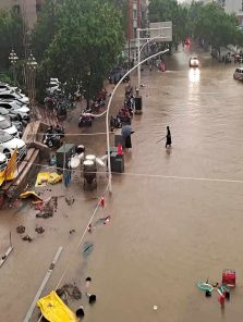चीनमध्ये विक्रमी पावसाने हाहाकार