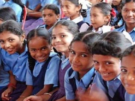 रायगडमधील विद्यार्थ्यांच्या गणवेशाची तरतूद
