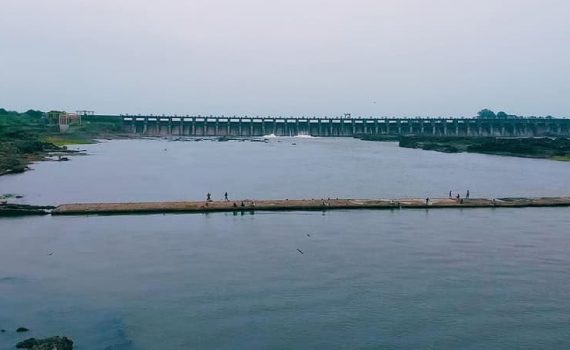 हातनूर धरणातील पाणीसाठ्यात वेगाने घट