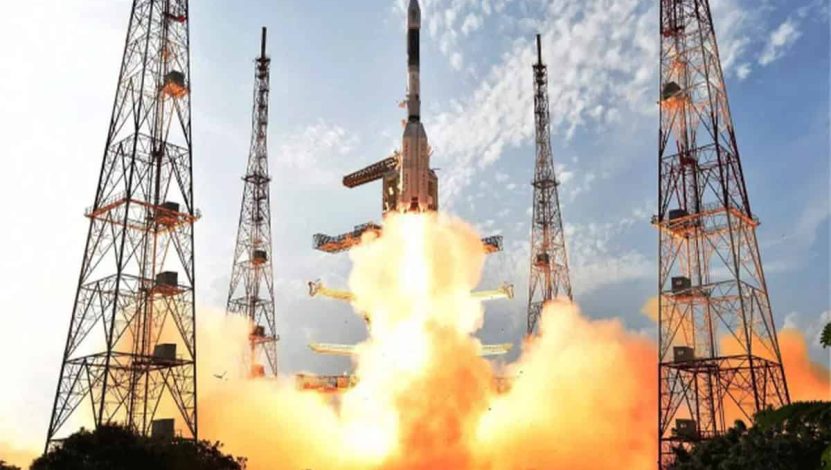 स्वदेशी तंत्रज्ञानाने चंद्राला गवसणी