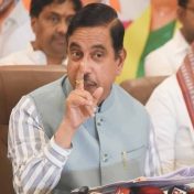 अक्षय ऊर्जेमध्ये भारत देश अग्रेसर
