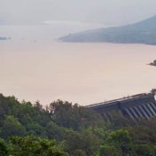धरणांतील पाणीसाठ्याने तळ गाठला
