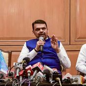 अतिरिक्त खर्चामुळे महाराष्ट्र आर्थिक संकटात
