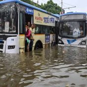 कोलकात्यात पावसाचा हाहाकार