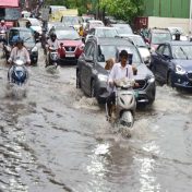 हैदराबादमध्ये पावसामुळे जनजीवन विस्कळीत