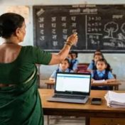 शिक्षण अधिकाऱ्यांना शाळा भेटी बंधनकारक