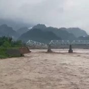 आसाममध्ये रेल्वे सेवा ठप्प