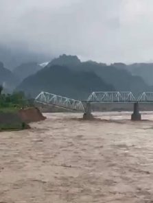 आसाममध्ये रेल्वे सेवा ठप्प