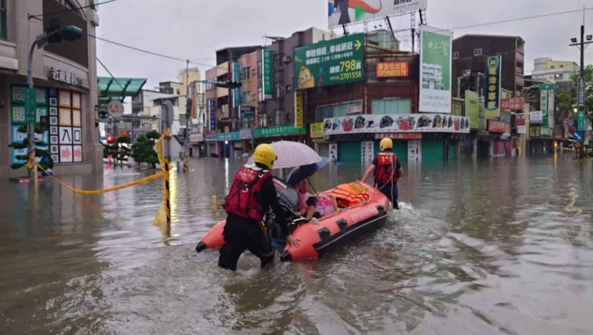 जपानमध्ये लाखो नागरिकांचे स्थलांतर