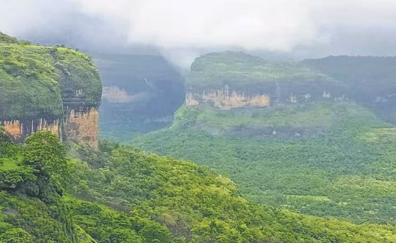 लोणावळा घाटात मुसळधार पाऊस