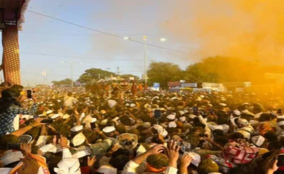 भंडाऱ्याच्या उधळणीत माऊलींचे स्वागत