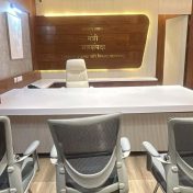 मंत्र्यांच्या पंचतारांकीत सोयीसाठी कर्मचाऱ्यांचे बळी : मौल्यवान जागा कुणाच्या घशात?