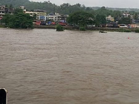 मुसळधार पावसाने रायगडात पूरस्थिती