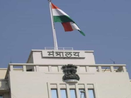 विद्यार्थ्यांना मंत्रालयात कामाची संधी