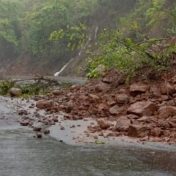 आंबेनळी घाट वाहतूकीस बंद