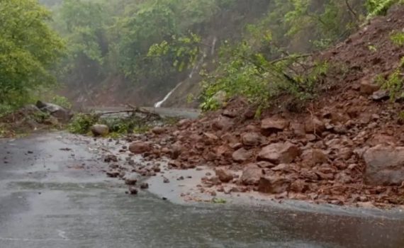 आंबेनळी घाट वाहतूकीस बंद
