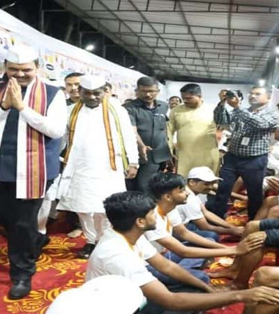 मुख्यमंत्री सहायता निधीतून वारकऱ्यांची सेवा