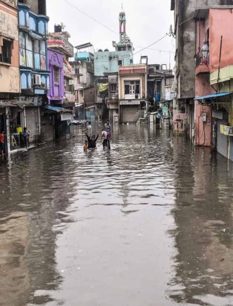गुजरातला मुसळधार पावसाचा फटका