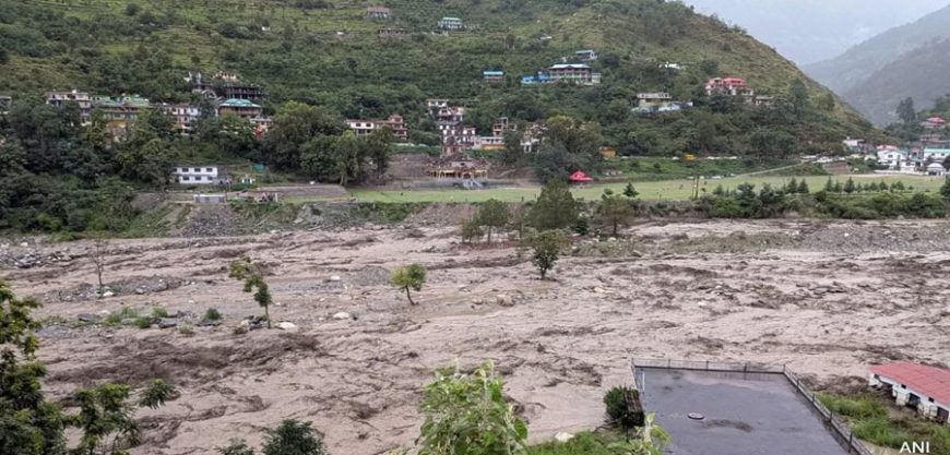 मुसळधार पावसामुळे जनजीवन विस्कळीत