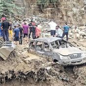 काश्मीरमध्ये पूरस्थिती – महामार्ग ठप्प
