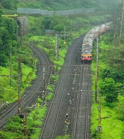मुंबई – पुणे रेल्वे वाहतूक पूर्ववत