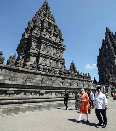 पंतप्रधानांची प्रमबाणन मंदिराला भेट